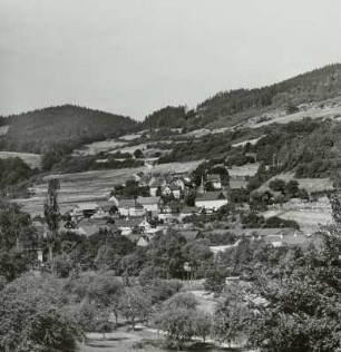 Unterloquitz, Mittlerer Ortsteil mit Dorfkirche