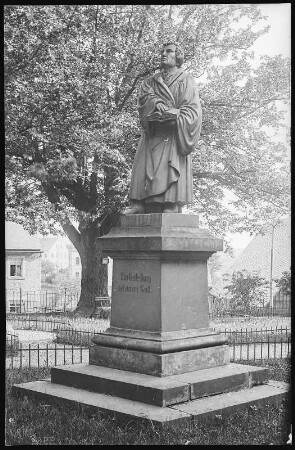 Lengefeld. Lutherdenkmal