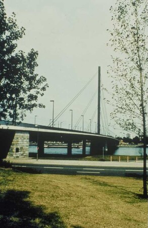Theodor-Heuß-Brücke, Rheinbrücke
