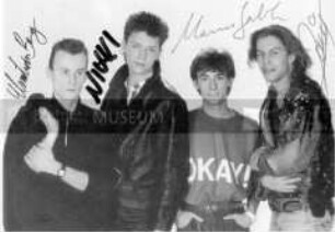 Autogrammkarte der Gruppe OKAY (?)
