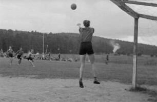 1. Zentrales Pionierlager "Georgi Dimitroff" in Prora auf Rügen : Fußballspiel