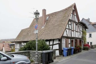 Wohnhaus; Kronberg, Eichenstraße 21, Eichenstraße 19