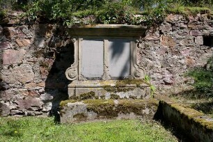 Sachgesamtheit Friedhof Hof Güll; Lich, Hof Güll 14, Kleine Alteburgswiese, Alteburgsacker