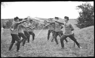 Theresienstadt. K. u. K. Dragoner-Regiment "Herzog von Lothringen" No. 7. Vorübung zum Fechten