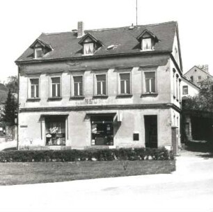 Colditz, Dresdener Straße 1. Wohnhaus mit Laden (um 1860). Straßenansicht