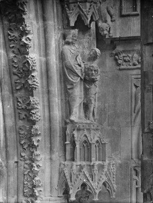 Rosenarchivolte — südliche Archivolte, 1. Zone: David bring das Haupt Goliaths zu König Saul