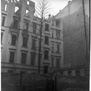 Negativ: Ruine, Gleditschstraße 72, 1950