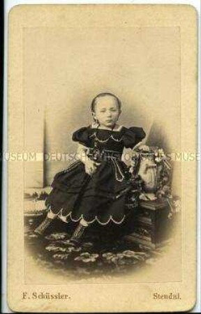 Kleines Mädchen im eleganten Kleid, Carte de Visite