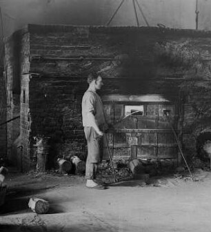 Bügeln der Walze : Technikgeschichte | Technologie | Glasfabrikation | Tafelglas | auf deutsche Art