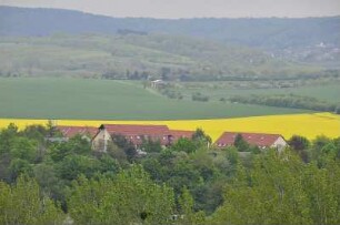 Harzvorland - Neinstedt : Blick auf Dächer des Dorfes Neinstedt vor dem Höhenzug des Unterharzes. Aufgenommen bei Neinstedt am 12. Mai 2010
