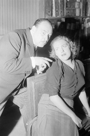 Szenenbilder aus der Oper "Der Konsul" von Gian Carlo Menotti an der Städtischen Oper (heute Deutsche Oper) Berlin : Szenenbild
