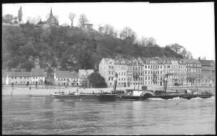 Meißen. Martinsberg - Elbe mit Schlepper
