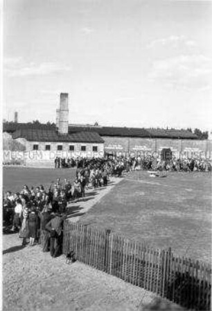 Gedenkfeier zum "Tag der Opfer des Faschismus" in Ravensbrück