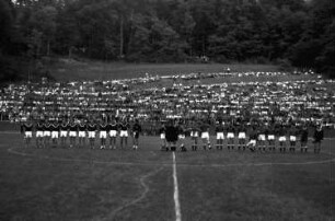 Müllheim: Stadion; mit Aufstellung der Handballmannschaft
