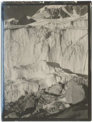 Im Großen Ancohuma-Gletscher
