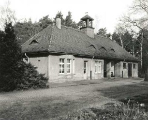Dresden-Neustadt, Kannenhenkelweg. Nordfriedhof (Garnisonsfriedhof) (1902 angelegt). Verwaltungsgebäude (um 1902)