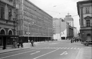 Laibach, Ljubljana: Titostraße mit modernen Bürohäusern