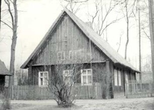 Wohnhaus in Lehde : Bauwesen - Wohnung, Exterieur. Ort: Lědy / Lehde. Haus in Lehde mit Schilf bedeckt.
