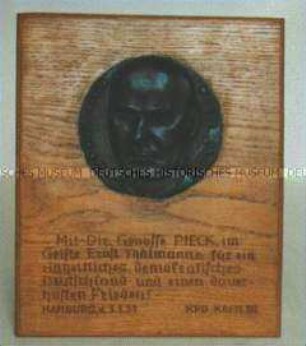 Schmucktafel mit Thälmann-Plakette