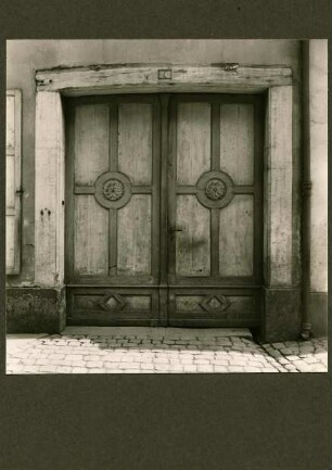 Herdstr. 4. Tor Kreuzleisten mit Rosetten, 19. Jh.