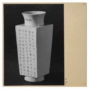 Porzellanvase, viereckig mit rundem Sockel (Werkbundkiste Vasen, Bildtafel)