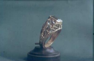 Fingerring : Fingerring. Gold, montiert und belötet, Beryll, Perlen (vor 1962; J. Eckert)
