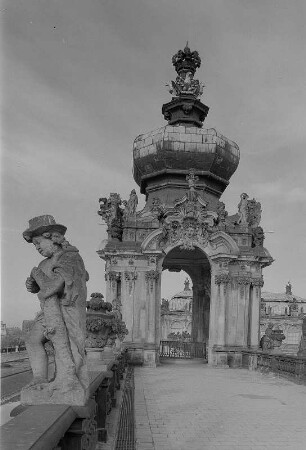 Dresden. Zwinger, Kronentor von der Terrasse der Langgalerie N