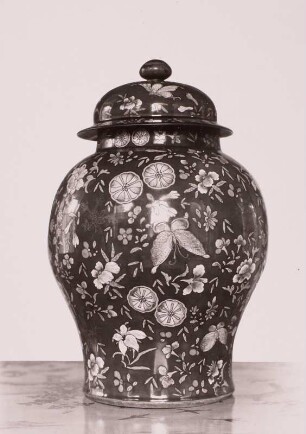 Bauchige Deckelvase