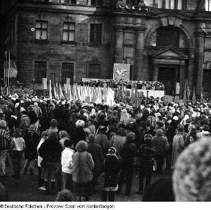 Kundgebung Georgi-Dimitroff-Platz (Schloßplatz) mit Modrow u.s.w.