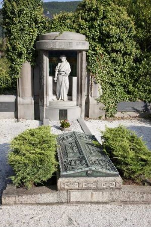 Grabmal Oskar Haussmann, gestorben 1905