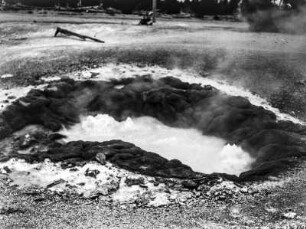 Im Norris-Geysir-Becken : Krater eines Geysirs im Norris-Geysir-Becken.