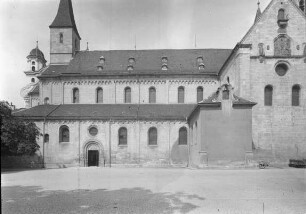 Ellwangen, ehem. Stiftskirche St. Veit, Außenansicht, Langhaus und südliches Querhaus von Süden