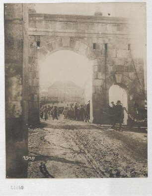Auf der Steinbrücke in Dorpat, erbaut unter der Regierung Katharina II.