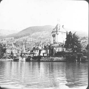 Oberhofen am Thuner See. Blick vom See zum Schloß (Baubeginn 12. Jh.)