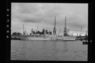 Groote Beer (1944), John S. Latsis, Piräeus
