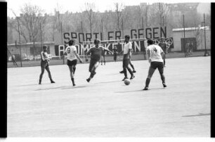 Kleinbildnegative: Fußballspiel "FC Grün-Rot : FC Schnaidhain", 1984