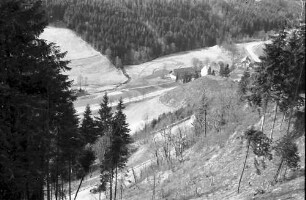 Höllental: Blick von der oberen Kurve auf drei Straßen