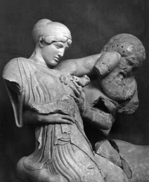 Brauträubergruppe vom Westgiebel des Zeustempels in Olympia. Marmor (470ante/460ante). Olympia: : Brauträubergruppe vom Westgiebel des Zeustempels in Olympia Archäologisches Museum