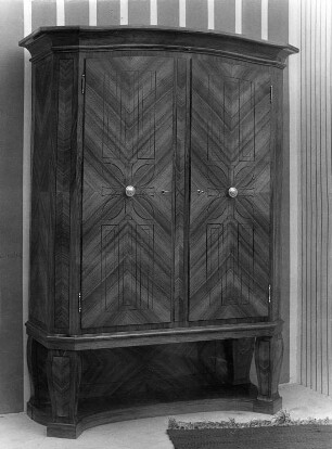 Handwerksausstellung München, 8.6. Kleiderschrank