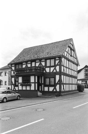Wohnhaus (Wohnhaus, Fachwerk); Vöhl, Sauerlandstraße 9