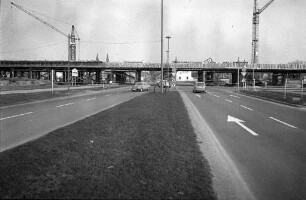 Anstehende Betonierung der neuen Autobahnzubringerbrücke über die Pulverhausstraße bei Bulach