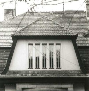 Cottbus, Sielower Straße 36. Villa (um 1910). Risalit, Giebel