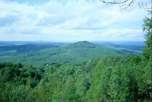 Blick vom Großen Gleichberg auf den Kleinen Gleichberg