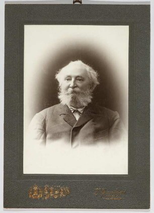 Porträt Emil Černý : Foto-/Bildersammlung Stenografische Sammlung. Porträt Emil Černý. Photographie (um 1890/1900; D. Cechovskij). Dresden: SLUB P a 0957