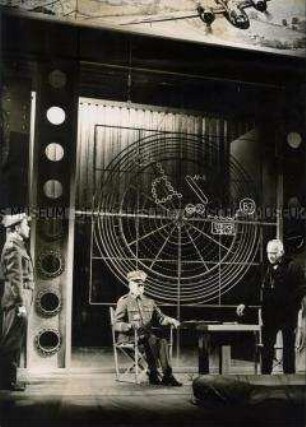Szenenfoto aus Rolf Hochhuths Theaterstück "Soldaten"