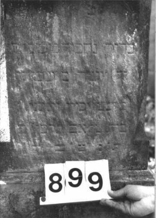 Grabstein 899 (Detailaufnahme 1)