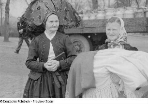 Porträt von zwei Frauen in Spreewaldtracht