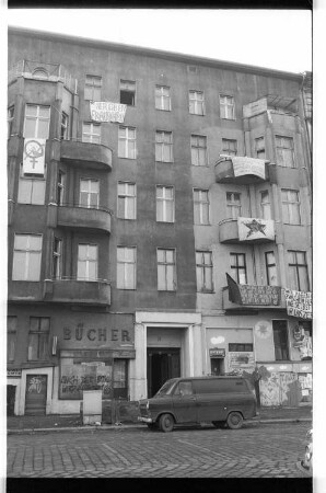 Kleinbildnegative: Besetztes Haus, Goebenstr. 8, 1982