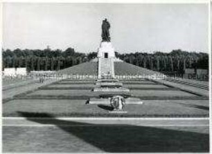 Das Sowjetische Ehrenmal in Berlin-Treptow
