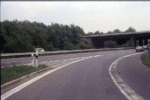 Ausfahrt aus Kreisel Südwest (Frankfurt Richtung Weinheim) zu Hauptfahrbahn Süd der A659 (Mannheim Richtung Weinheim)